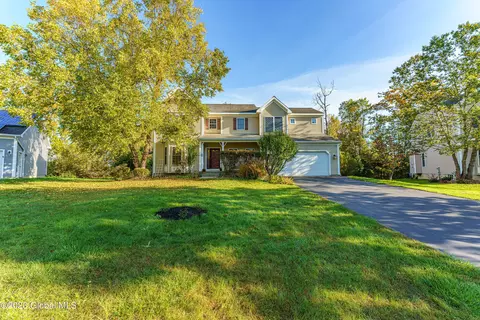 23 Schwaber Dr, Niskayuna, NY 12309
