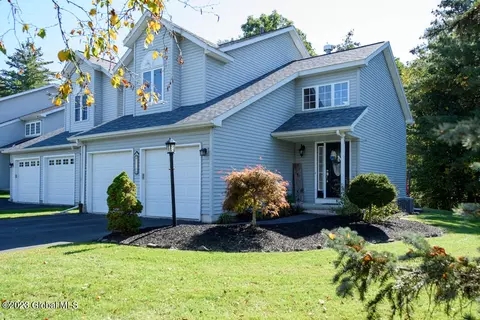 1034 Sterling Ridge Dr, Rensselaer, NY 12144