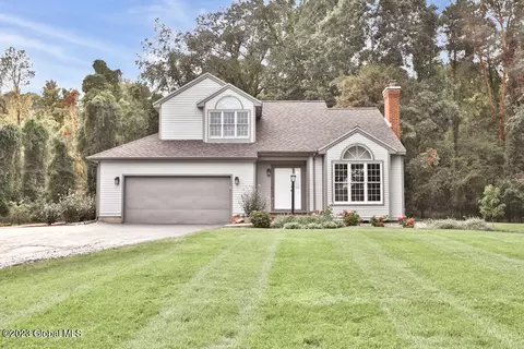 117 Christopher Ln, Altamont, NY 12009