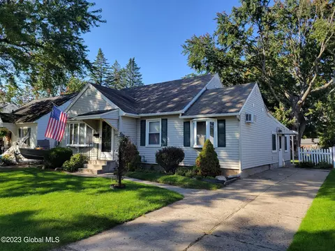 35 Tulip St, Rotterdam, NY 12306