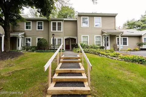 12 Hancock Way, Halfmoon, NY 12065