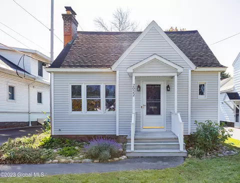 2022 The Plz, Schenectady, NY 12309