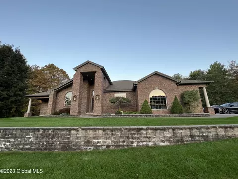 173 W Sand Lake Rd, Wynantskill, NY 12198