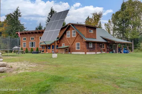 15 Powley Rd, Piseco, NY 12139