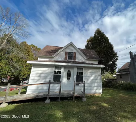 383 Maple Ave, Hagaman, NY 12086