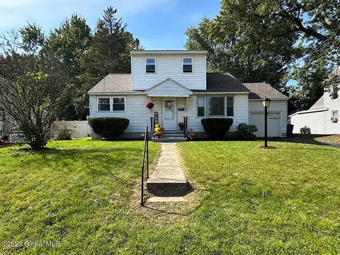 1921 Elizabeth St, Schenectady, NY 12303