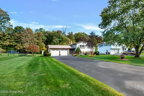 11 Winkel Way, Ballston Lake, NY 12019