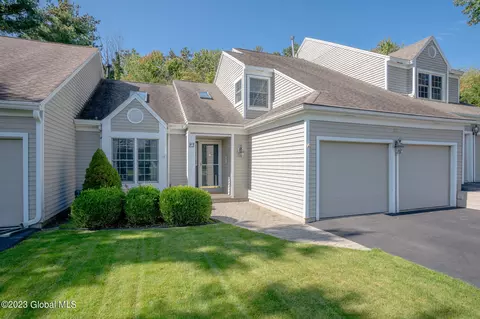 23 Ridgefield Dr, Voorheesville, NY 12186