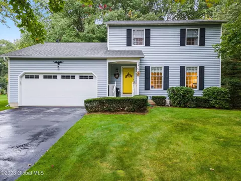 40 Esopus Dr, Clifton Park, NY 12065