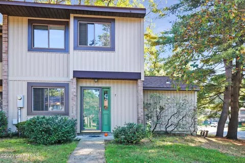 7 Briarwood Ter, Albany, NY 12203