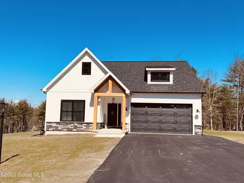128 Hidley Rd, Wynantskill, NY 12198