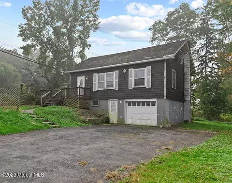 8 Creble Rd, Selkirk, NY 12158