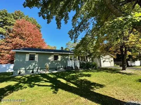 4 John Clendon Rd, Queensbury, NY 12804