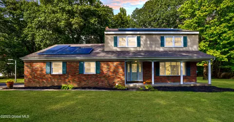 13 Stony Brook Dr, Rexford, NY 12148