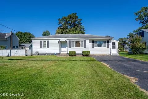 49 Thatcher St, Selkirk, NY 12158