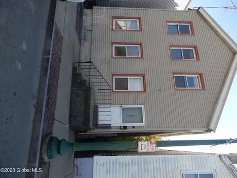 552 2nd St, Troy, NY 12180