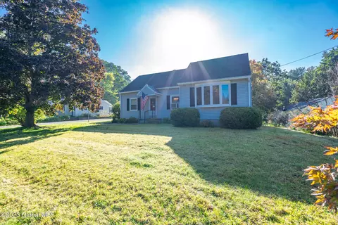 73 Willow St, Guilderland, NY 12084