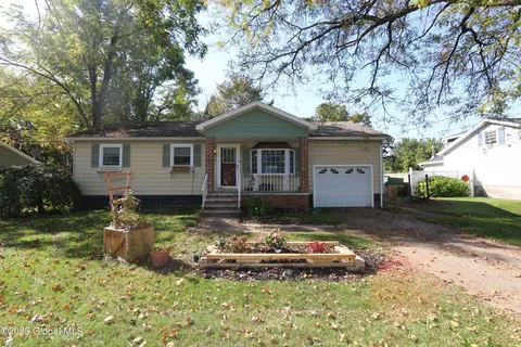 39 S Westcott Rd, Schenectady, NY 12306