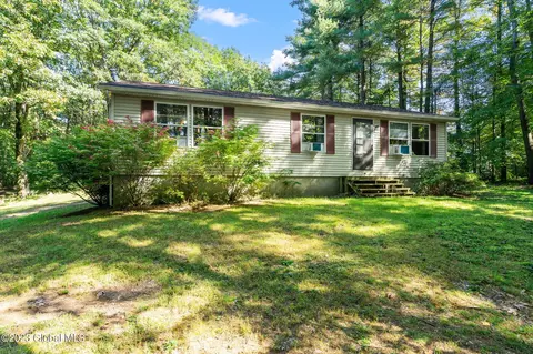 109 Werner Rd, Halfmoon, NY 12065