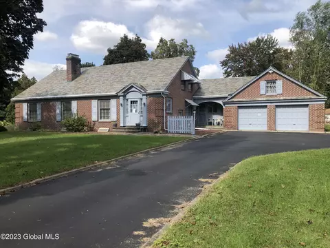 104 Van Buren Rd, Glenville, NY 12302