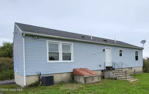 353 Kings Rd, Coxsackie, NY 12051
