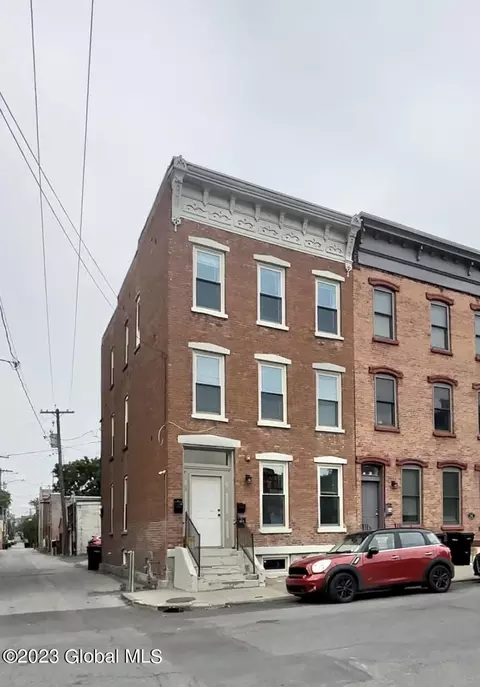 346 Washington St, Troy, NY 12180