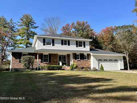5 Carefree Ln, Wilton, NY 12831