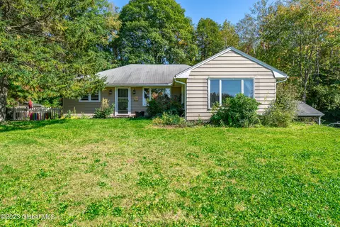 20 Rice Mountain Pl, Troy, NY 12182