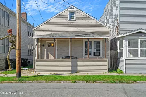 161 Paine St, Green Island, NY 12183