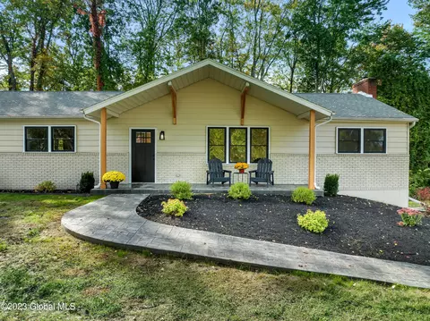 7 Panarama Ct, Clifton Park, NY 12065