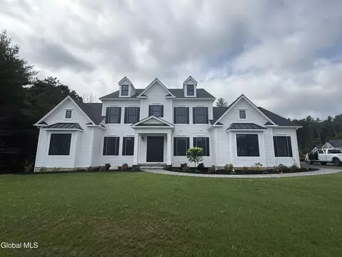 11 Northbrook Dr, Saratoga Springs, NY 12866