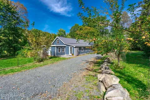 25 Old State Route 142, Troy, NY 12180