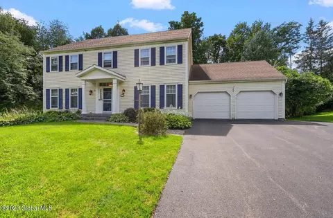 21 Greyledge Dr, Albany, NY 12211