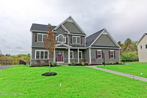 14 Royal Ct, Cohoes, NY 12047