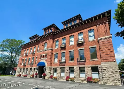 77 Van Dam St #103, Saratoga Springs, NY 12866