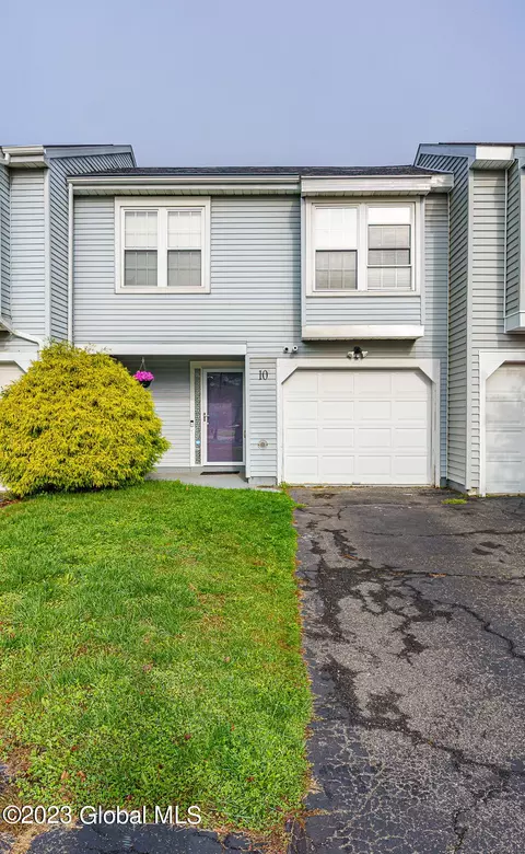 10 Chadwyck Sq, Cohoes, NY 12047