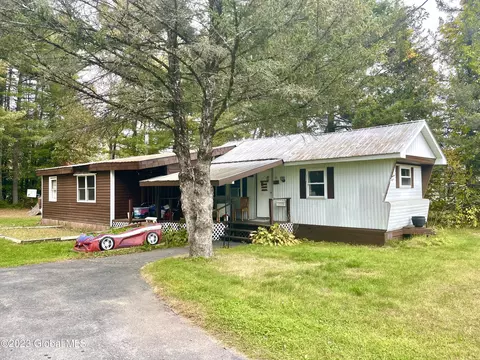 50 Eggleston St, Corinth, NY 12822