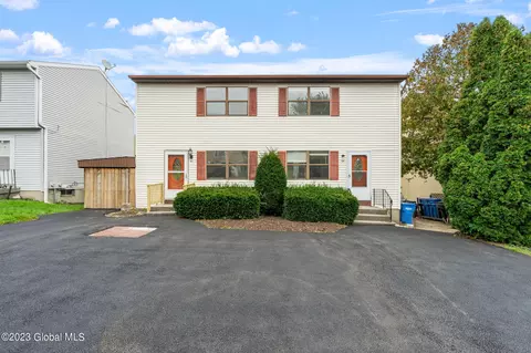 9 Limerick Dr, Albany, NY 12204