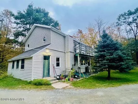 31 Sand Bank Rd, Berlin, NY 12022