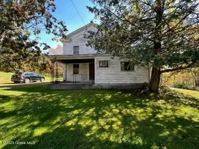 2832 Plank Rd, Moriah, NY 12960