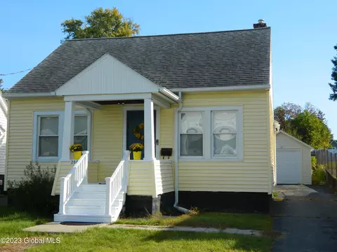 2046 Oaklawn Ave, Schenectady, NY 12306