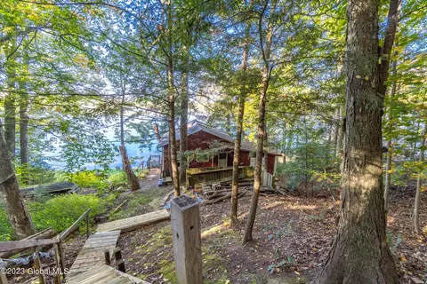 515 Crescent Ave, Saratoga Springs, NY 12866