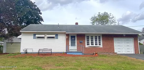 4 Bascom Dr, Fort Edward, NY 12828