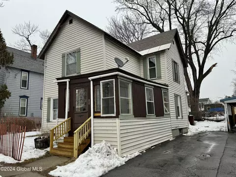 90 Yale St, Gloversville, NY 12078
