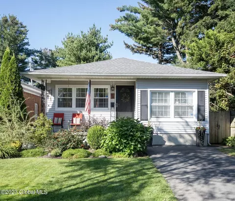 26 Ferndale St, Albany, NY 12208
