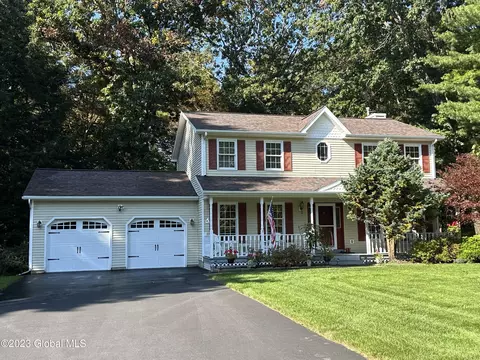 11 Wayne Ct, Queensbury, NY 12804