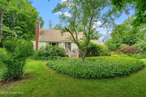 5555 Gardner Rd, Altamont, NY 12009