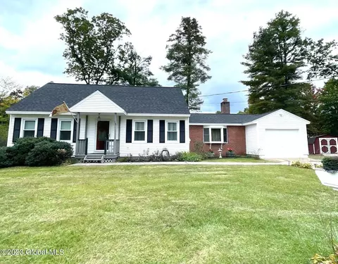 15 Forest Ln, Queensbury, NY 12804