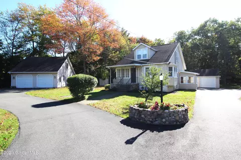 551 Ny Highway 355, Wynantskill, NY 12198