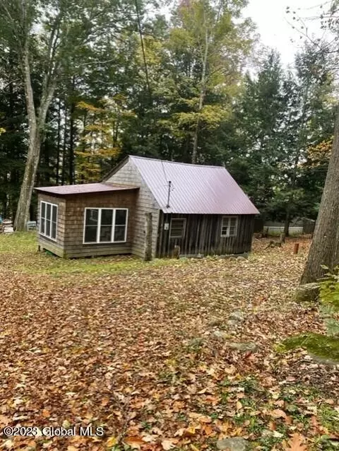 5 Avenue C, Hadley, NY 12835
